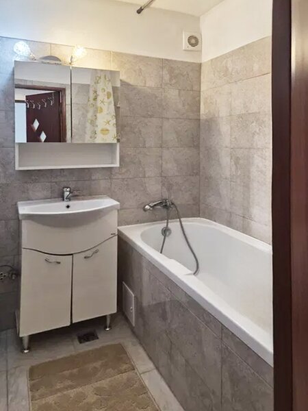 Brancoveanu - Izvorul Trotusului   3 Camere Decomandat - 500 EUR